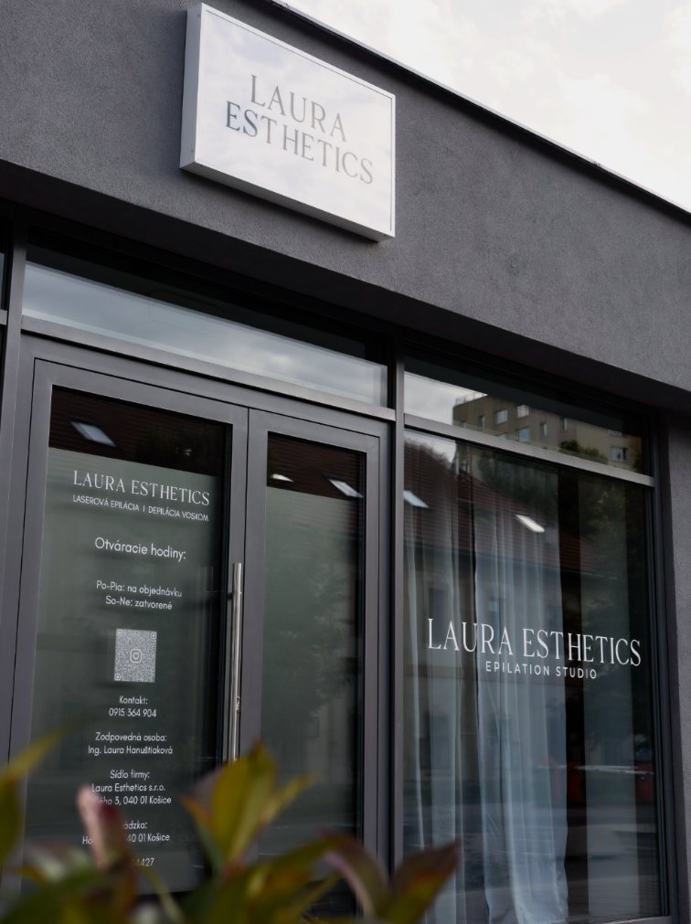 Vchod do štúdia Laura Esthetics na Hollého 3 v Košiciach